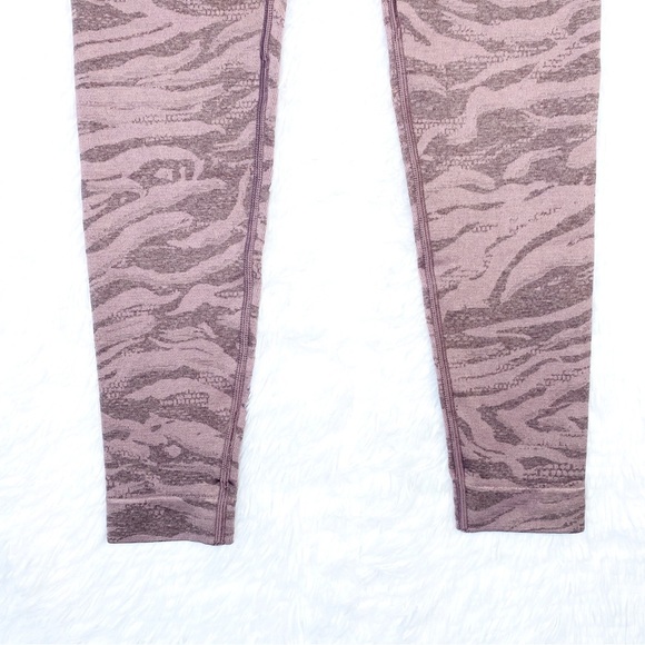 Gymshark Adapt Animal Seamless‎ Scrunch High Rise Leggings Size M - Picture 9 of 10
